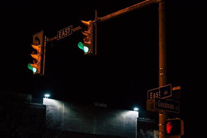 luces de trafico en la noche